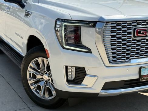 Used 2022 GMC Yukon XL Denali AWD/4WD image 6