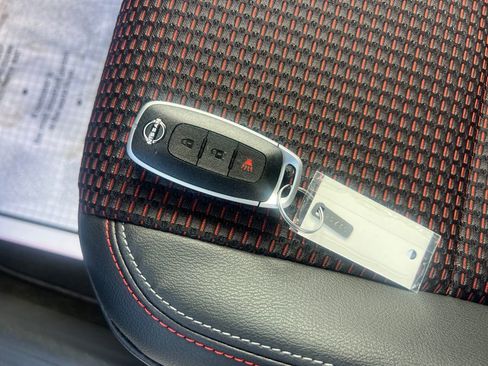 Used 2025 Nissan Kicks SR AWD/4WD image 29