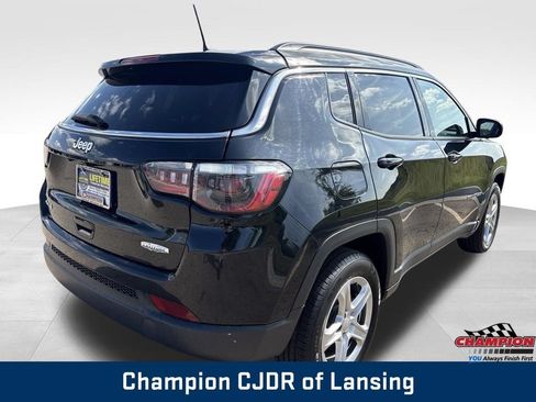 Used 2024 Jeep Compass Latitude AWD/4WD image 8