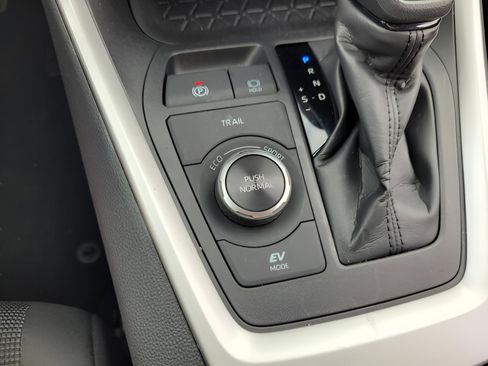 Certified 2024 Toyota RAV4 LE image 21