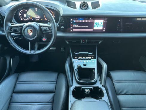 Used 2024 Porsche Cayenne Turbo GT image 5