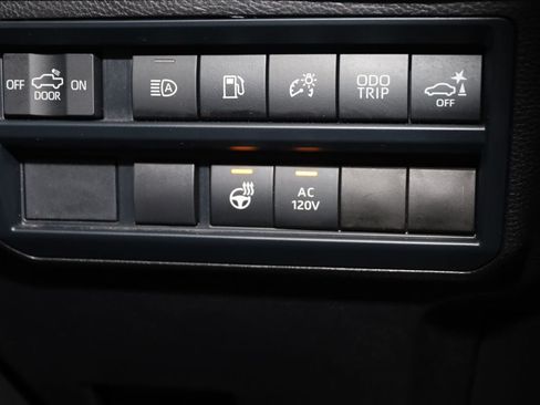 Used 2025 Toyota Tundra Limited AWD/4WD image 9