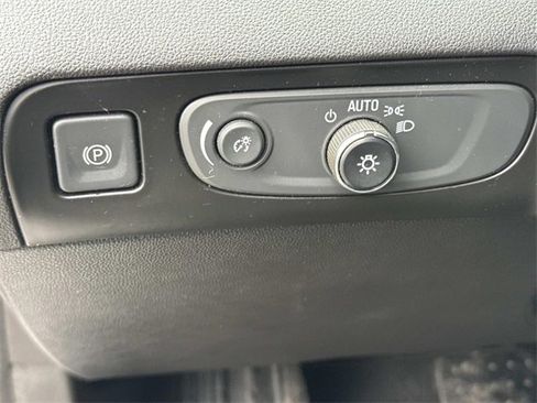 Used 2018 Buick Enclave Premium image 27