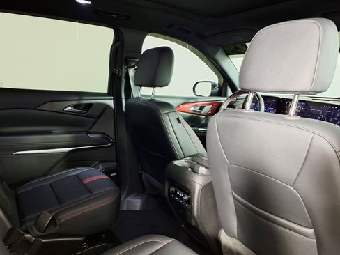 Used 2024 Chevrolet Traverse RS AWD/4WD image 11
