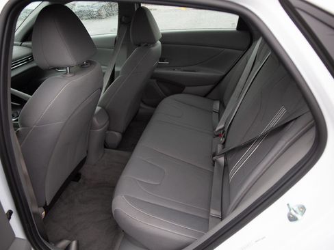 Used 2023 Hyundai Elantra Blue image 21