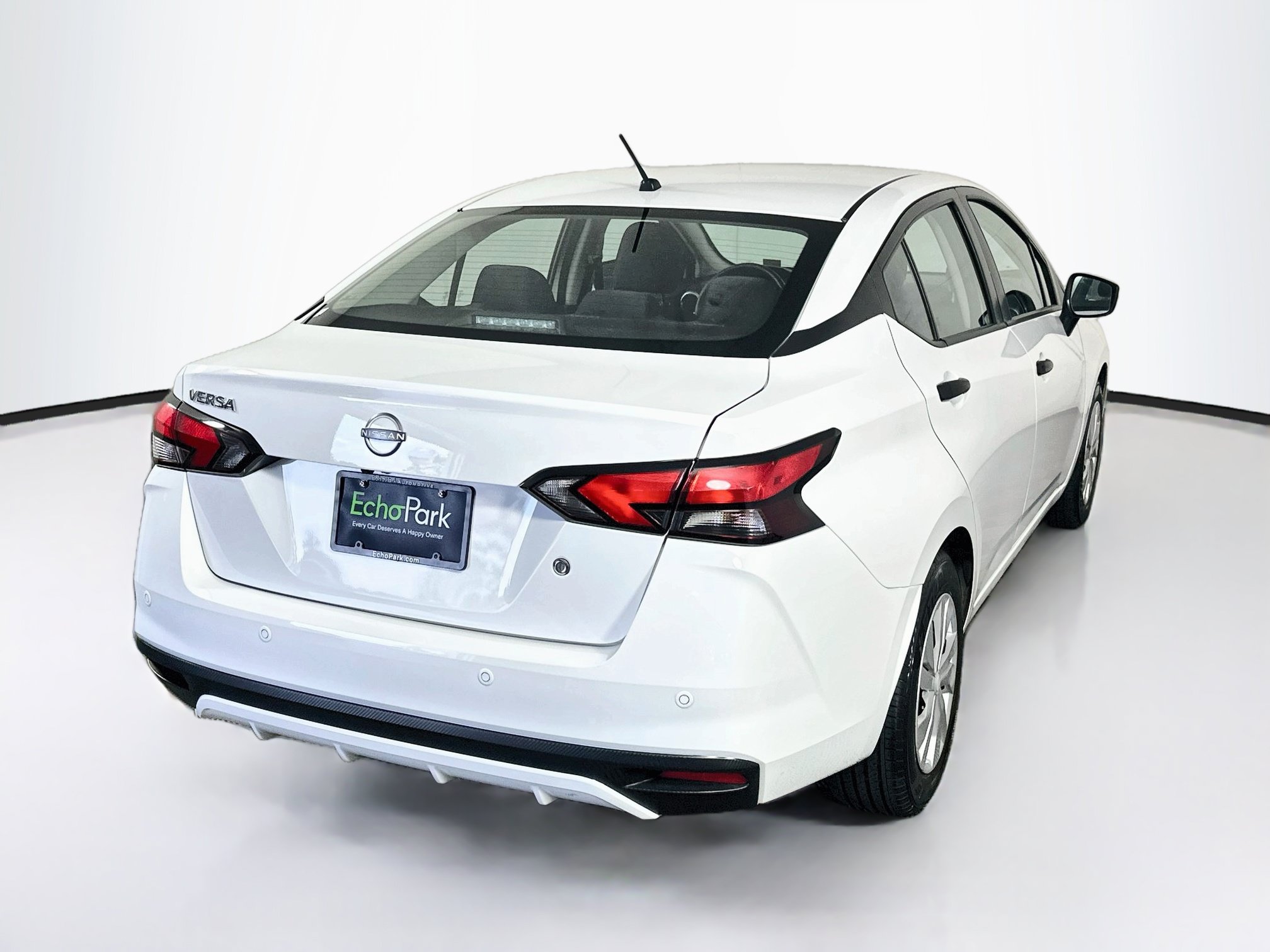 Used 2025 Nissan Versa S FWD image 9