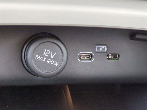 New 2026 Volvo XC40 B5 Ultra w/ Protection Package Premier image 31