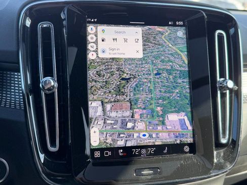 Certified 2025 Volvo XC40 B5 Plus image 21