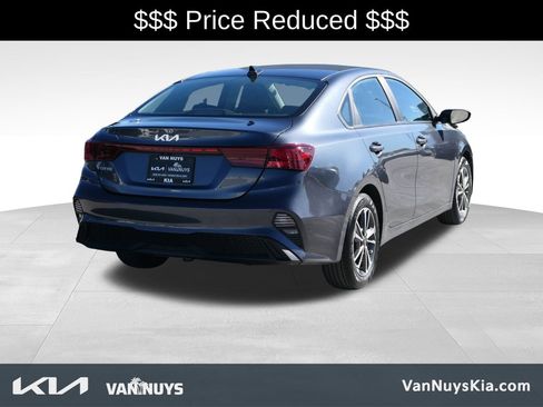 Used 2023 Kia Forte LXS w/ LXS Technology Package image 3