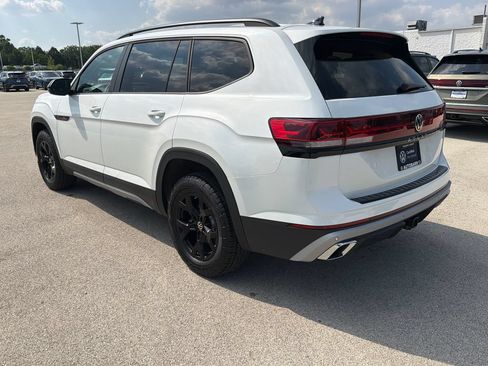 Certified 2024 Volkswagen Atlas Peak Edition SEL AWD/4WD image 4