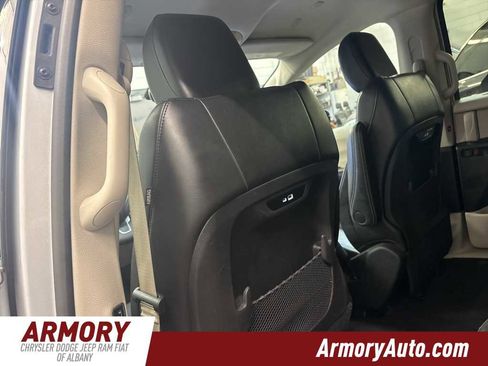 Used 2024 Chrysler Pacifica Touring-L image 23