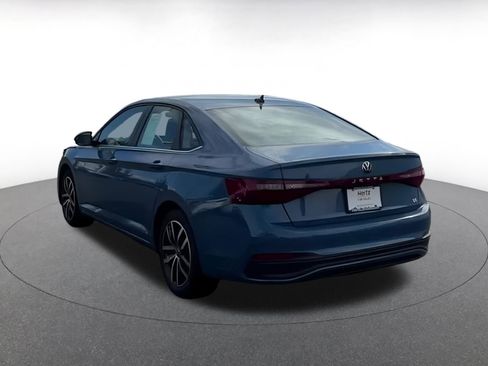 Used 2025 Volkswagen Jetta SE image 11