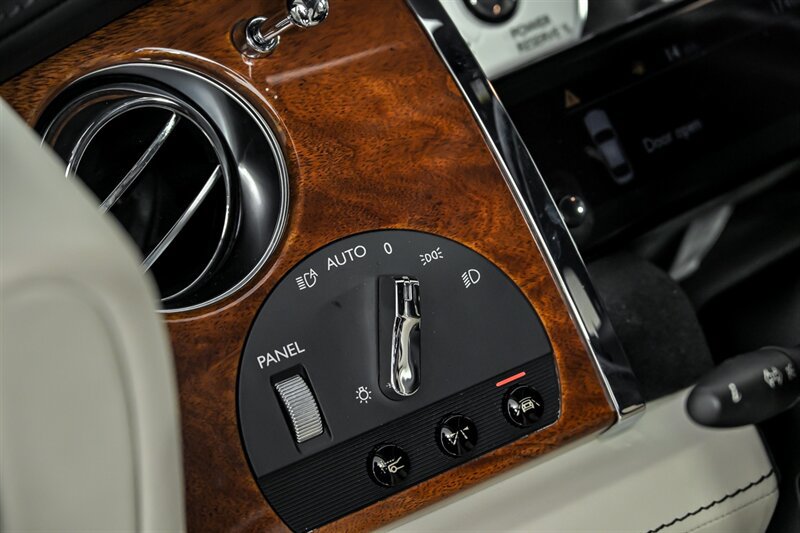 Used 2015 Rolls-Royce Wraith RWD image 27