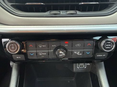 Used 2025 Jeep Compass Limited AWD/4WD image 34