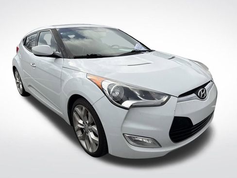Used 2013 Hyundai Veloster w/ Style Pkg image 12