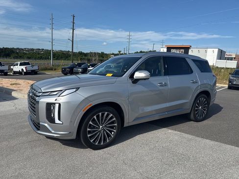 Used 2023 Hyundai Palisade Calligraphy FWD image 5