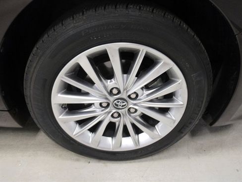 Used 2017 Toyota Avalon Limited image 9