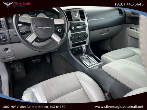 Used 2006 Chrysler 300 Touring w/ Comfort/Convenience Group image 7