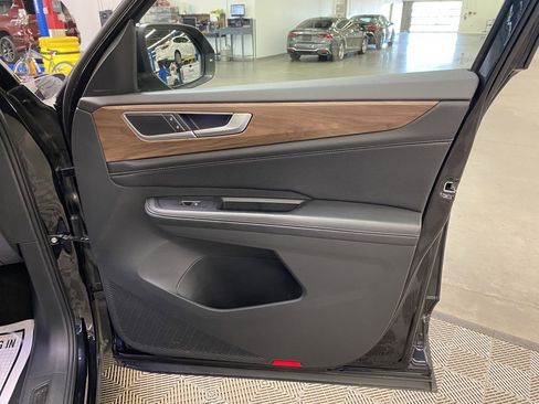 Used 2024 Volkswagen Atlas SE image 48