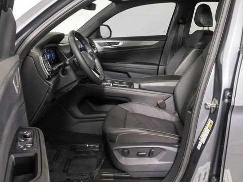 Used 2024 Volkswagen Atlas Cross Sport SE FWD image 6