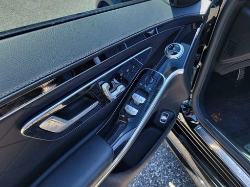 Used 2022 Mercedes-Benz S 580 4MATIC Sedan w/ AMG Line Package image 8