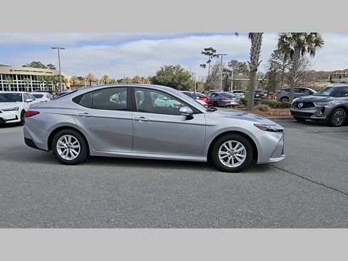Used 2025 Toyota Camry LE image 29