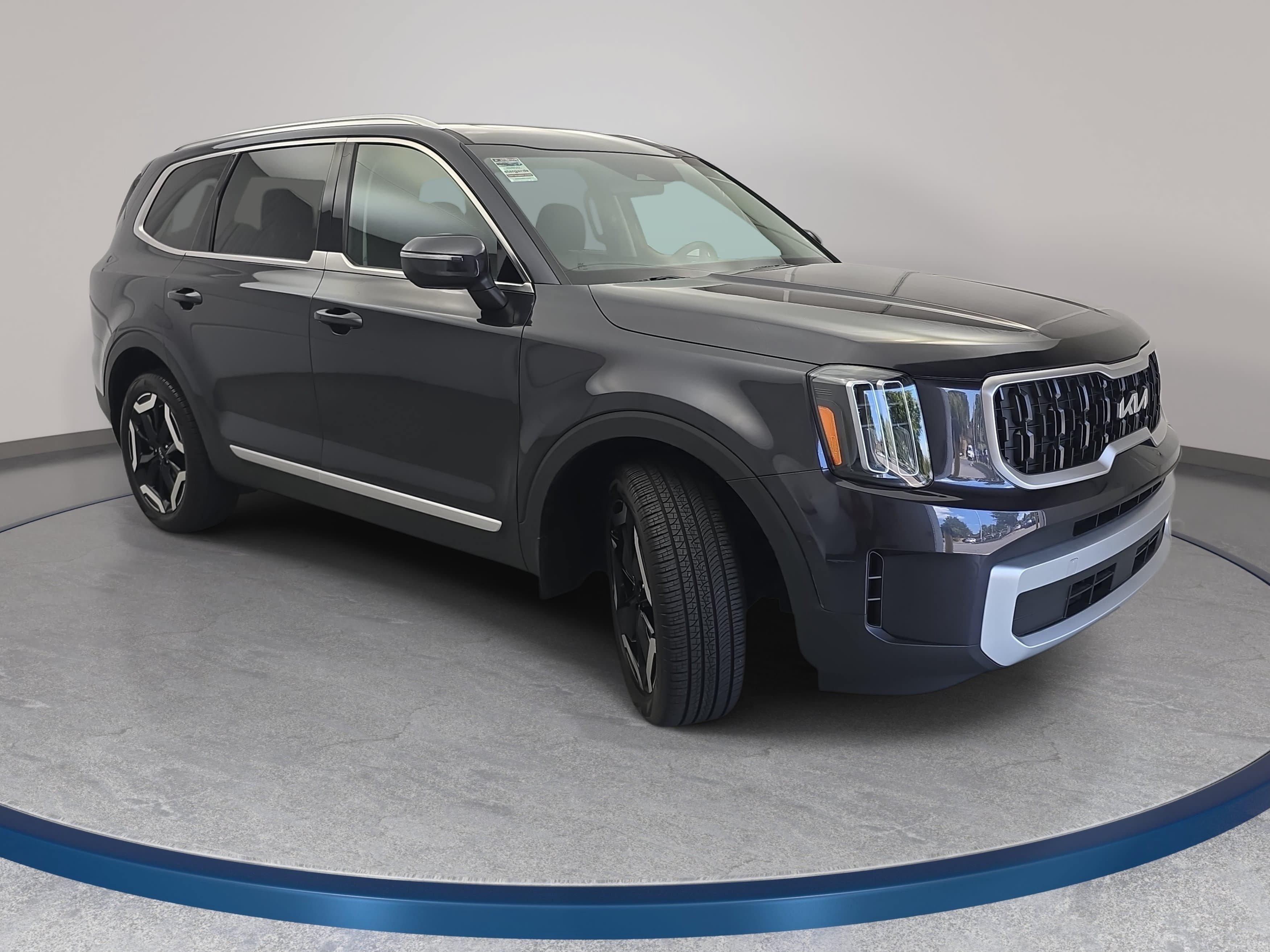 Used 2025 Kia Telluride EX w/ EX Captain's Chair Package FWD image 3