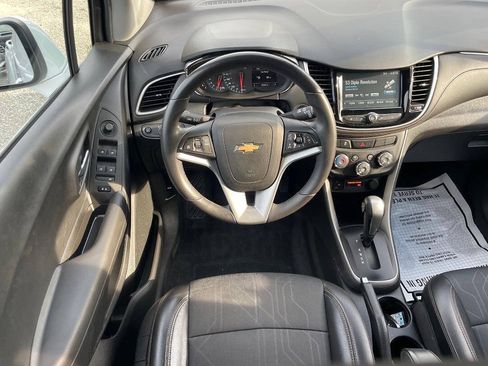 Used 2017 Chevrolet Trax LT w/ LT Convenience Package FWD image 14