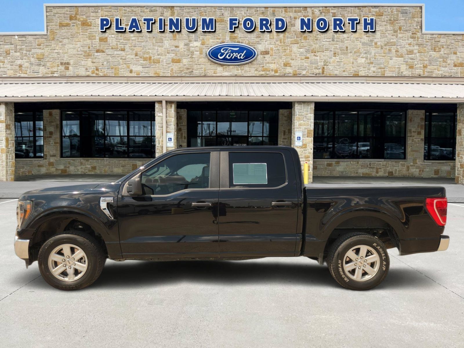 Used 2023 Ford F150 XLT RWD image 3