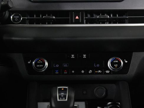 Used 2023 Mitsubishi Outlander 4WD Plug-In Hybrid image 22