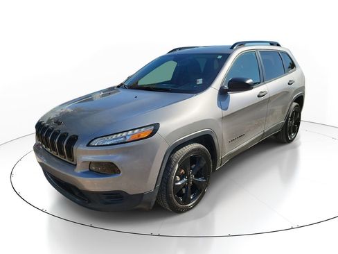 Used 2017 Jeep Cherokee Sport image 1