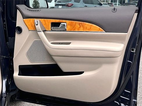 Used 2014 Lincoln MKX FWD w/ Equipment Group 102A image 27