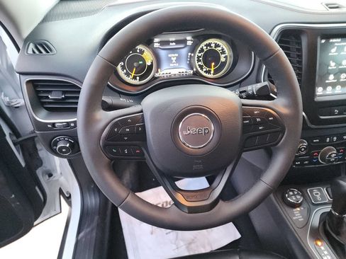 Used 2022 Jeep Cherokee Trailhawk image 15