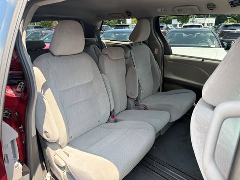 Used 2017 Toyota Sienna LE FWD image 13