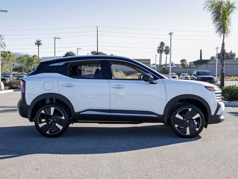 New 2026 Nissan Kicks SR image 3