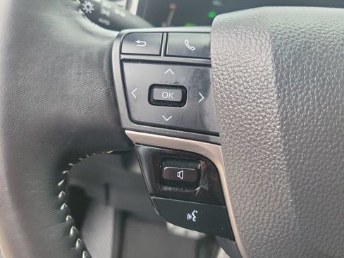 Used 2025 Toyota Camry SE w/ Convenience Package FWD image 18