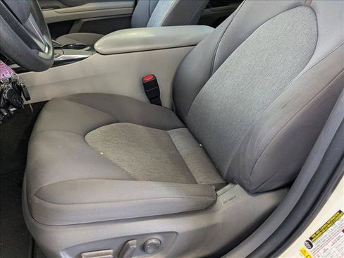 Used 2019 Toyota Camry LE FWD image 12
