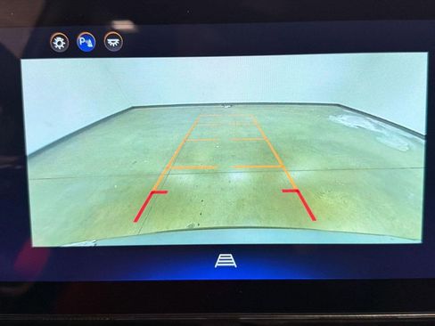 Used 2025 Chevrolet Equinox LT FWD image 24