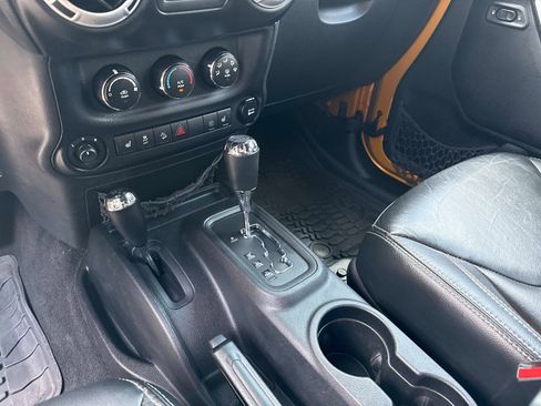 Used 2014 Jeep Wrangler Unlimited Rubicon w/ Connectivity Group AWD/4WD image 24