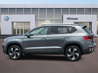 Certified 2024 Volkswagen Taos SE w/ Panoramic Sunroof Package AWD/4WD video 3