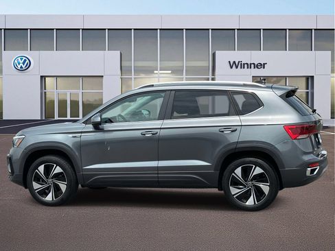Certified 2024 Volkswagen Taos SE w/ Panoramic Sunroof Package AWD/4WD image 3