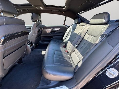 Used 2019 BMW 740i w/ M Sport Package image 39