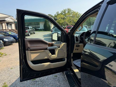 Used 2020 Ford F150 Lariat AWD/4WD image 17