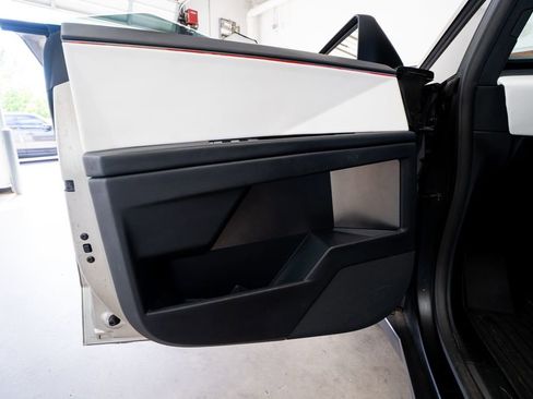 Used 2024 Tesla Cybertruck AWD Crew Cab image 16