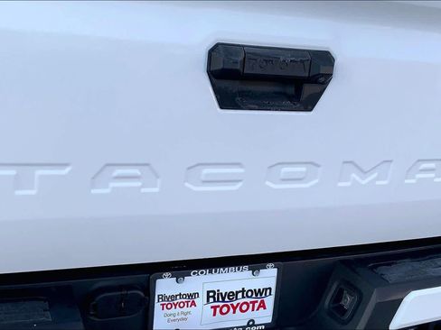 Used 2024 Toyota Tacoma SR5 AWD/4WD image 18