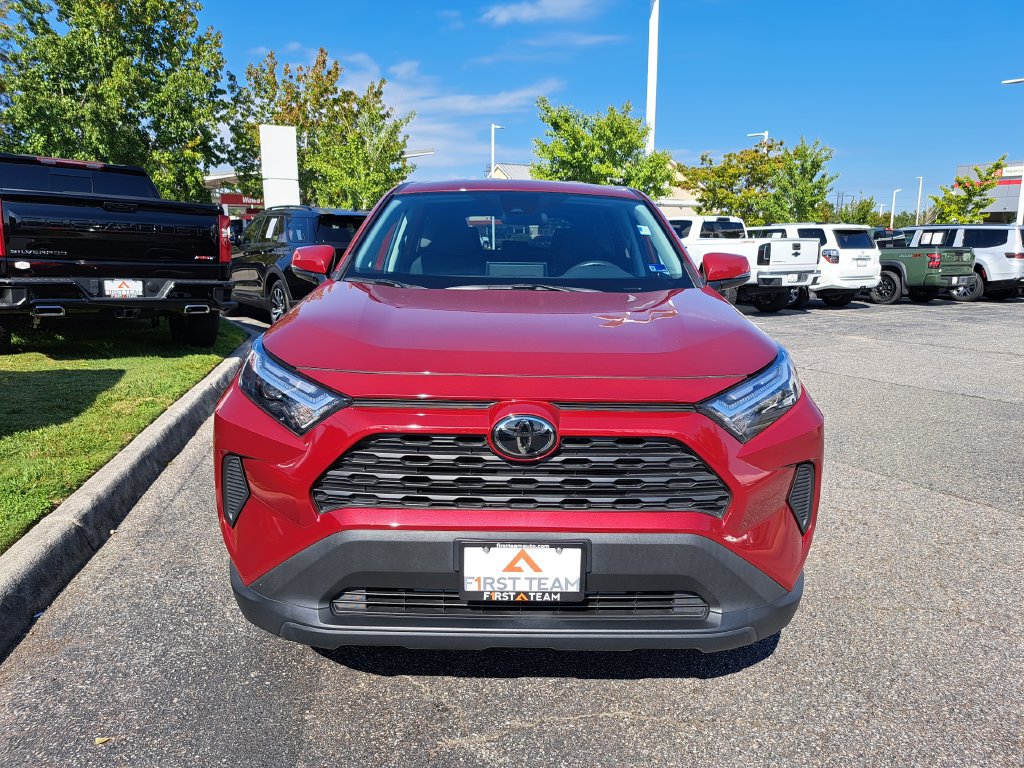Used 2024 Toyota RAV4 LE AWD/4WD image 3