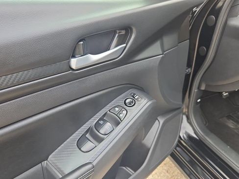 Used 2025 Nissan Altima 2.5 SV FWD image 14