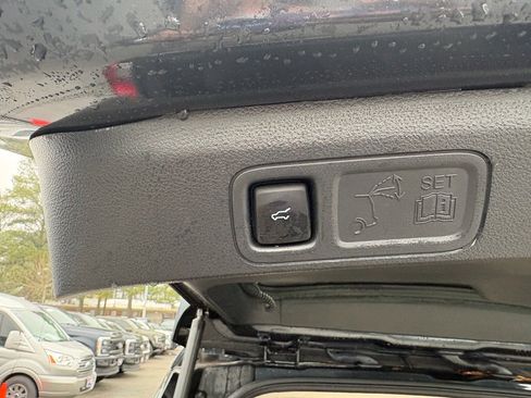 Used 2024 Ford Expedition Platinum image 10