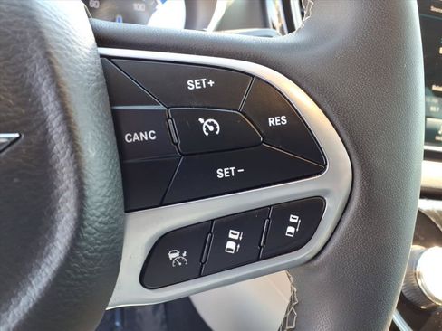 Used 2024 Chrysler Pacifica Touring-L FWD image 20
