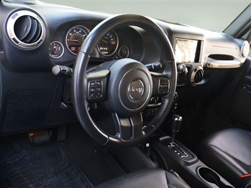 Used 2017 Jeep Wrangler Sahara image 13